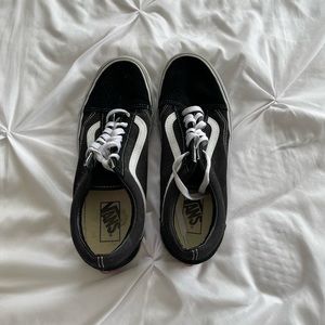 Black/white vans